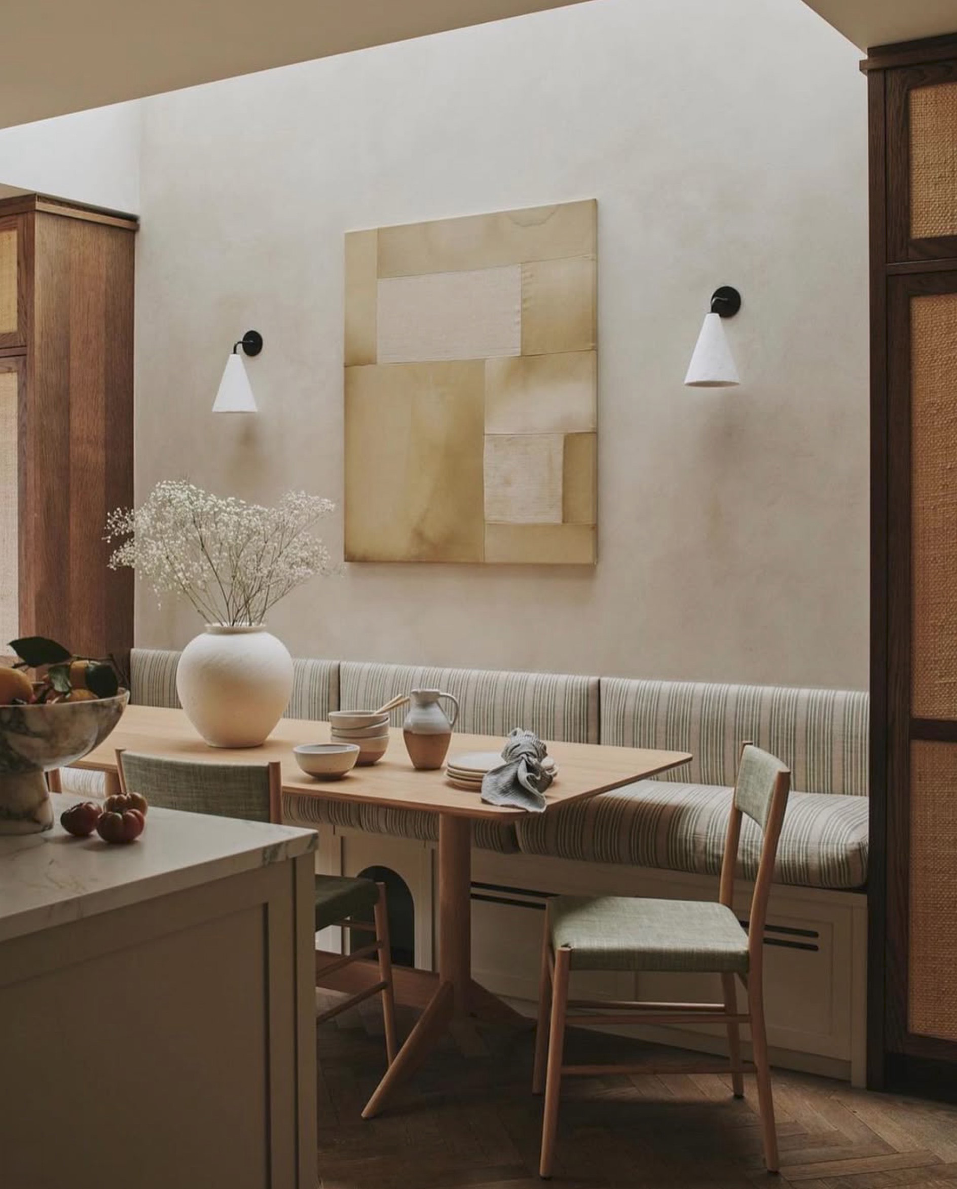 Plastered dining banquette